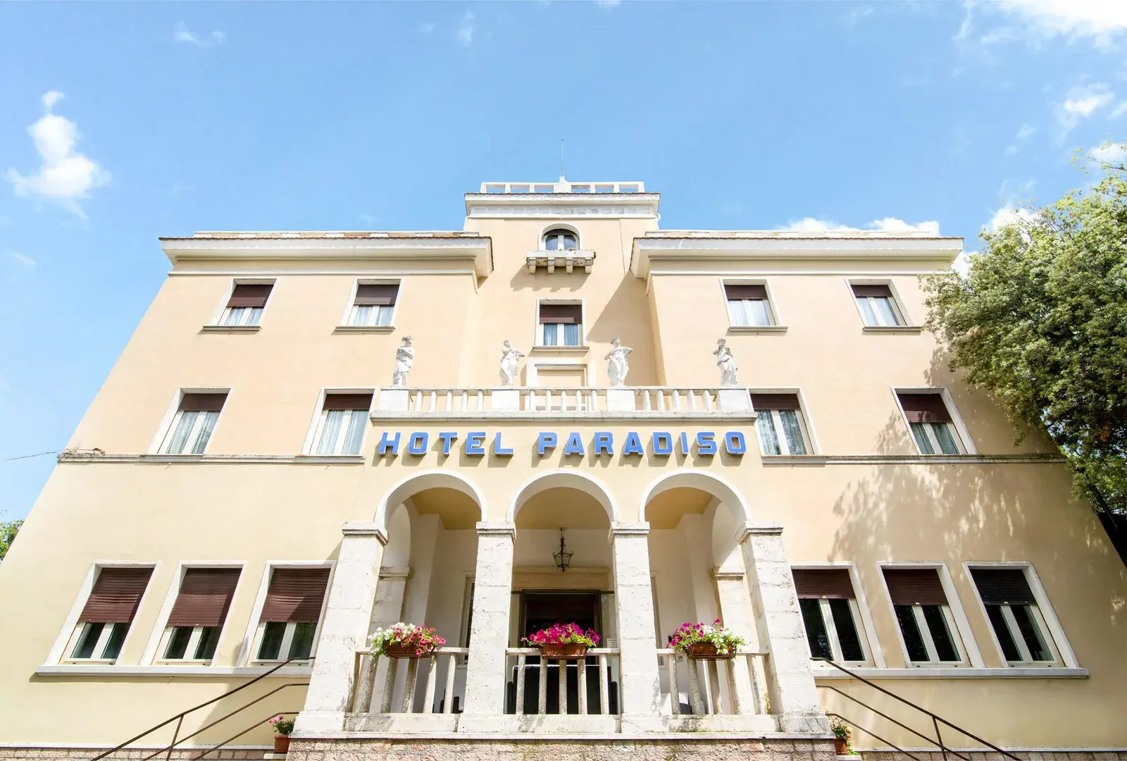 Representative exterior or arrival view for Albergo Paradiso.
